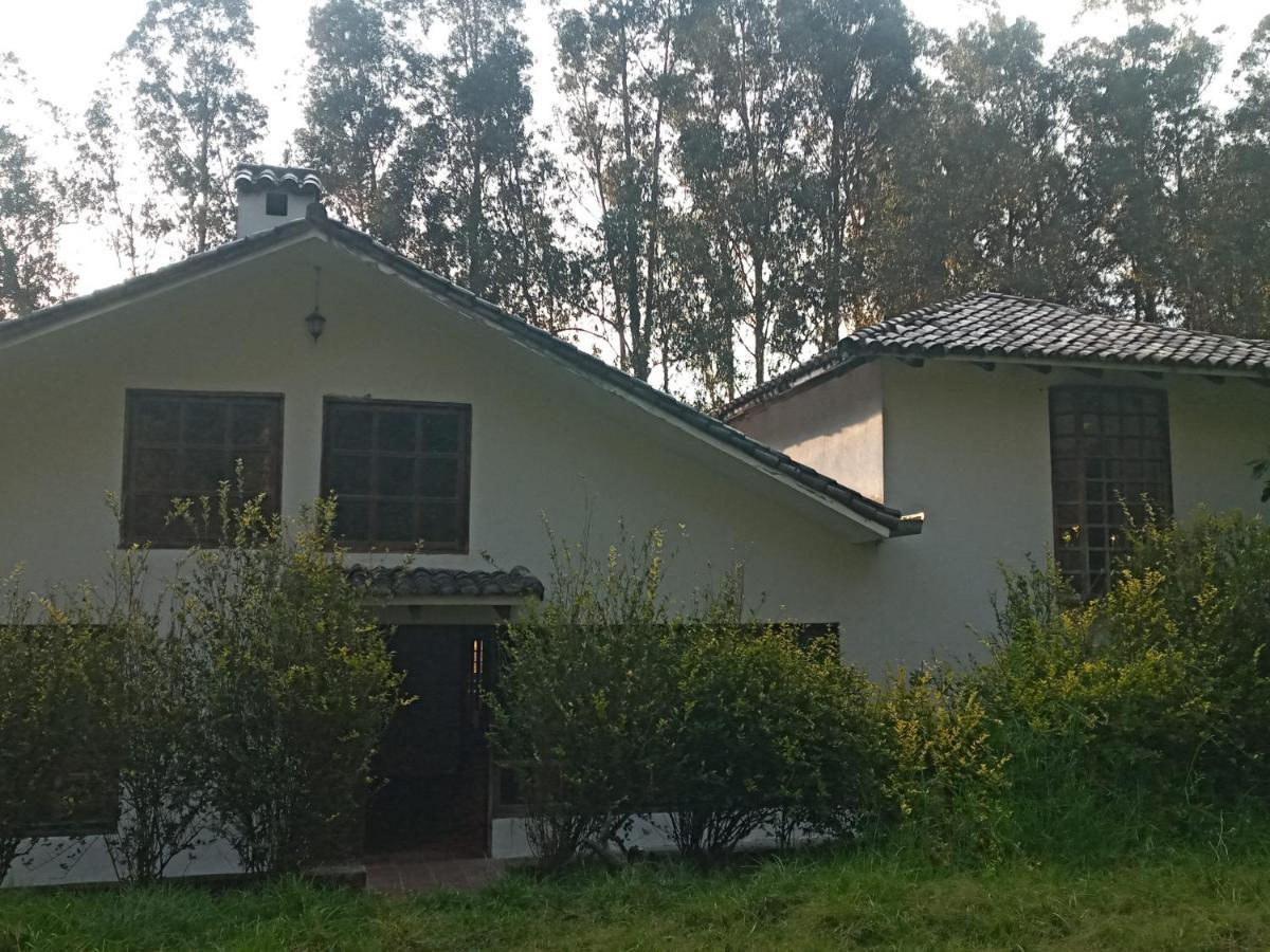 Quinta Los Eucaliptos Villa Кито Екстериор снимка